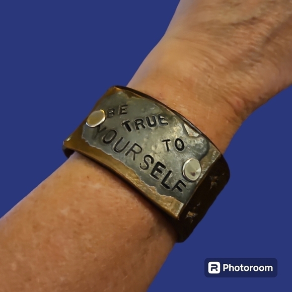 Rustic Brown Leather Stars Cutout Be True to Yourself Unisex Chunky Bracelet - Picture 1 of 13